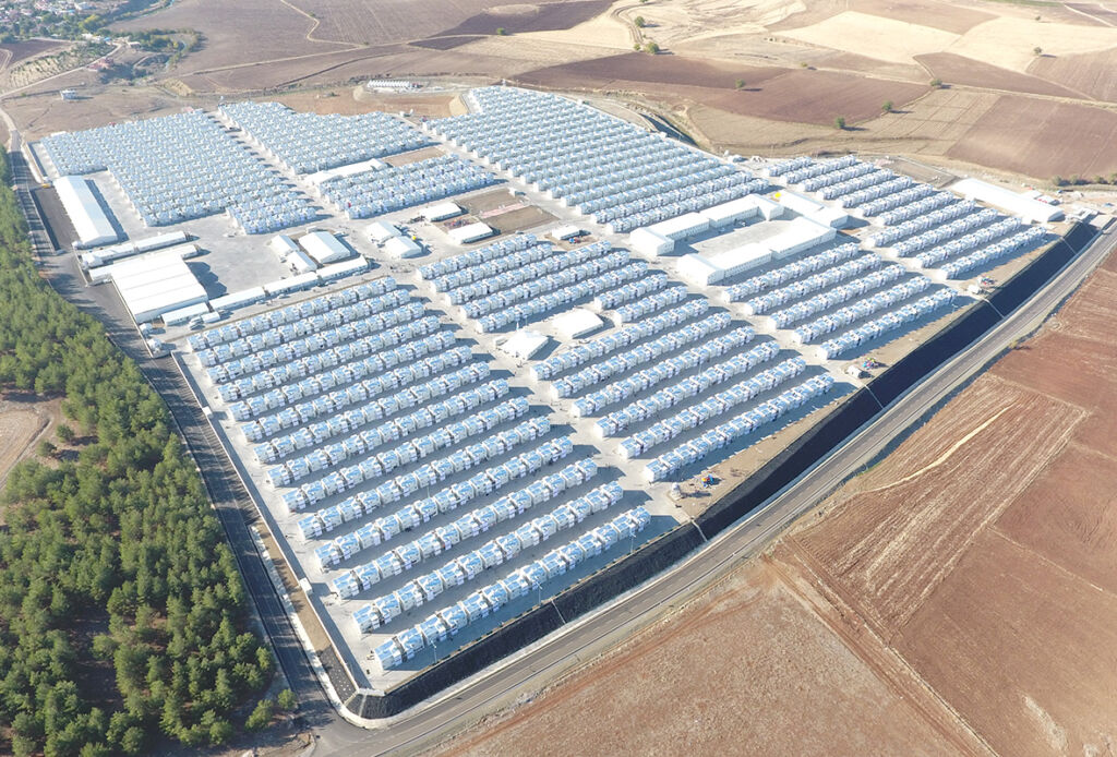 Refugee Accommodation Facility for 100.000 Man Container cities (2)